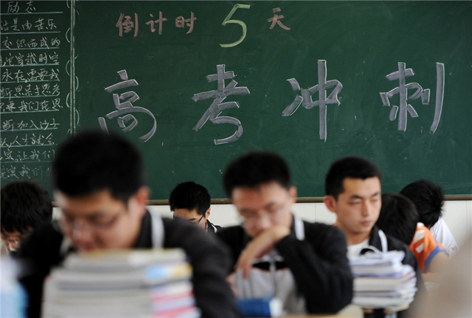 孩子马上高考总失眠，可能是焦虑了，有三种方法不妨试试可以缓解