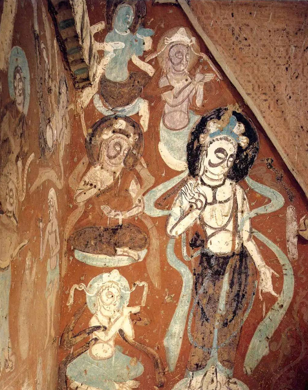 莫高窟是中国四大石窟之一,它是世界上所存规模最大,保存最完好的石窟