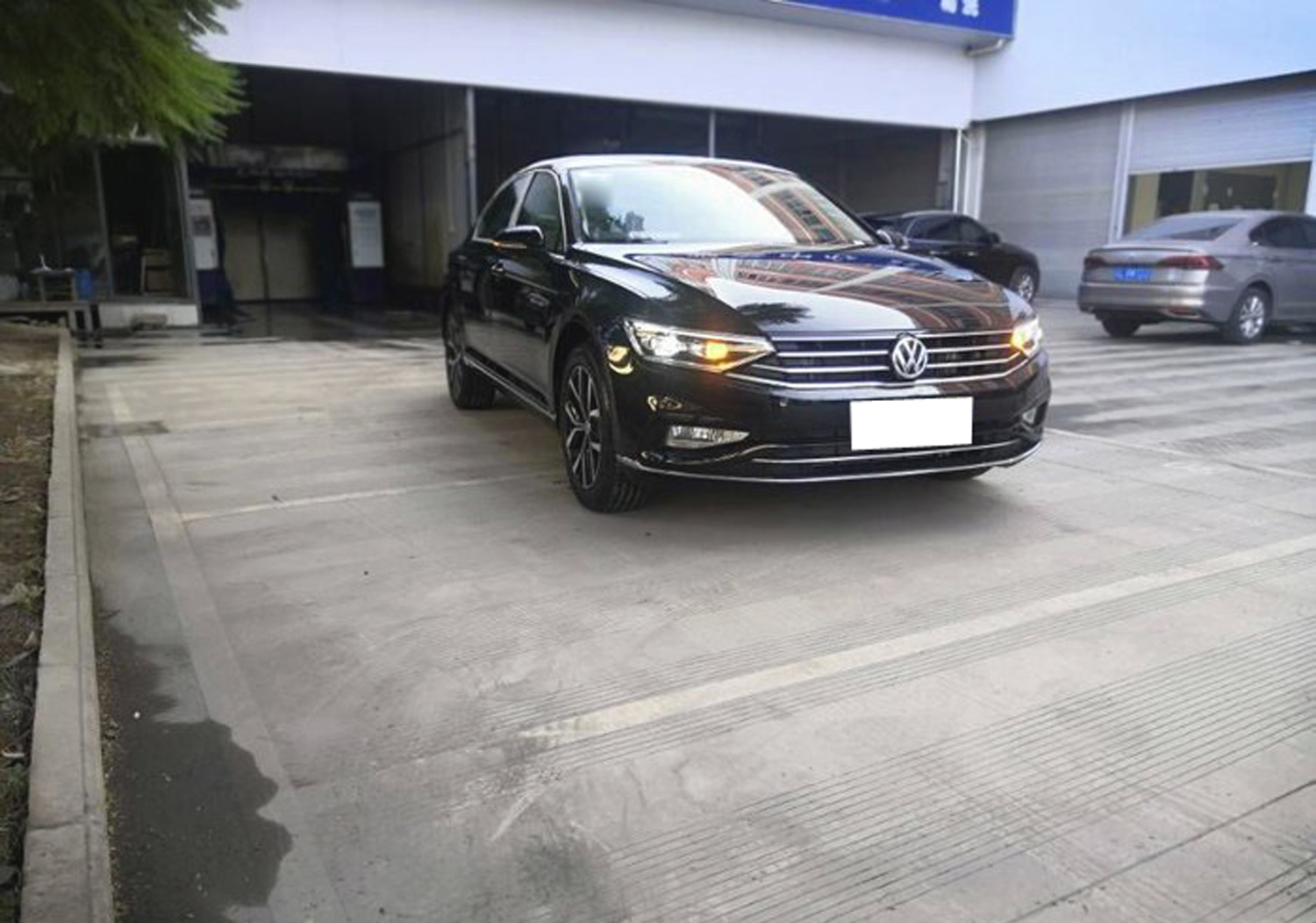奥迪A4L对比迈腾：开了一个月大众迈腾后的真实感受