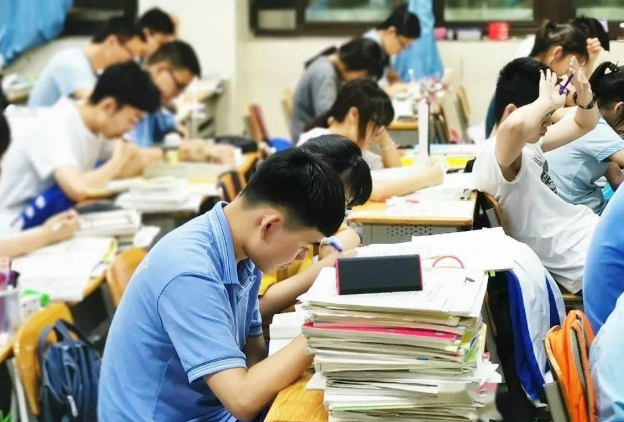 2022年恐成“高考最难年”，三大变化要重视，部分学生或无缘本科