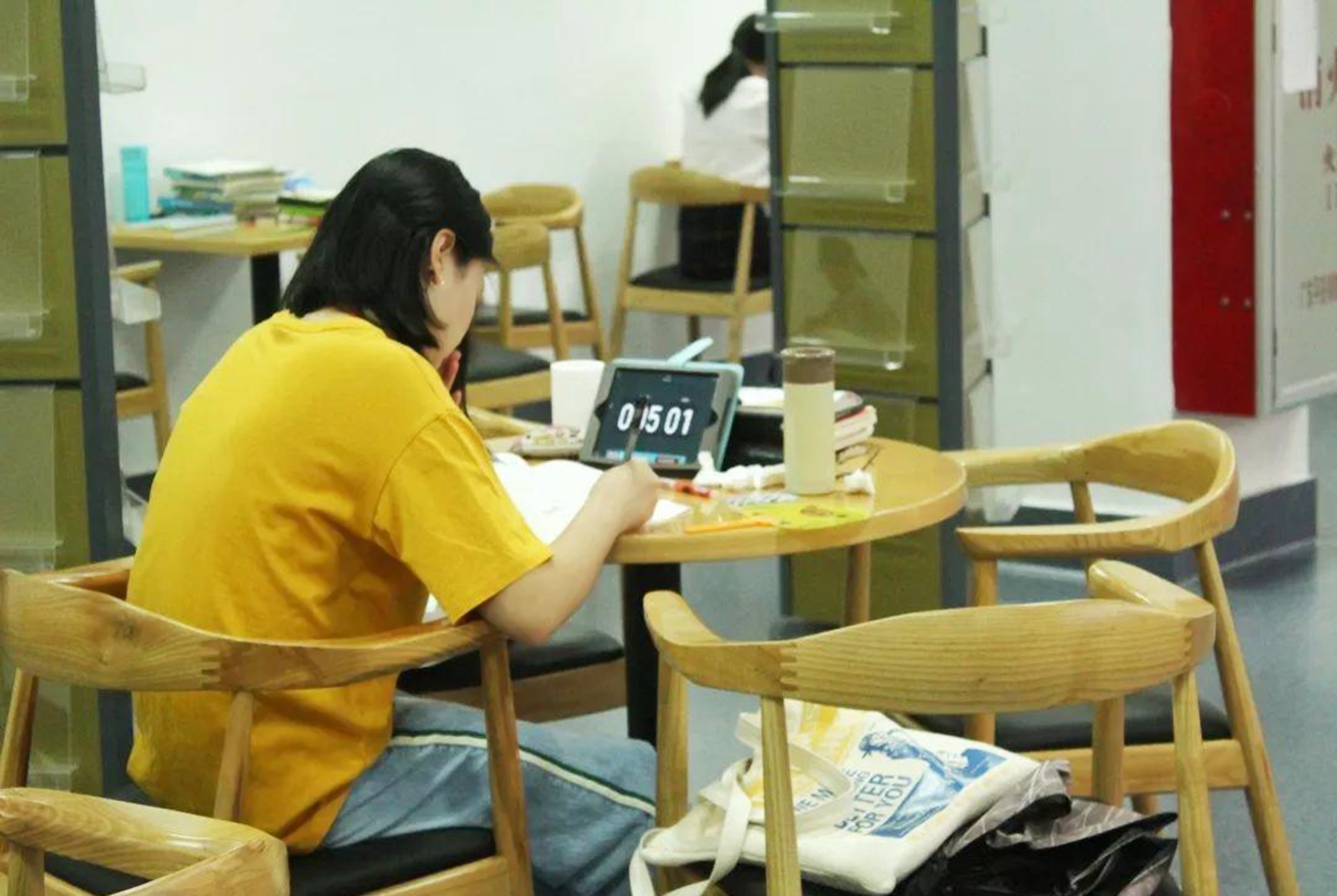 当代大学生消费等级出炉：一千块只够“温饱线”，出人意料的壕