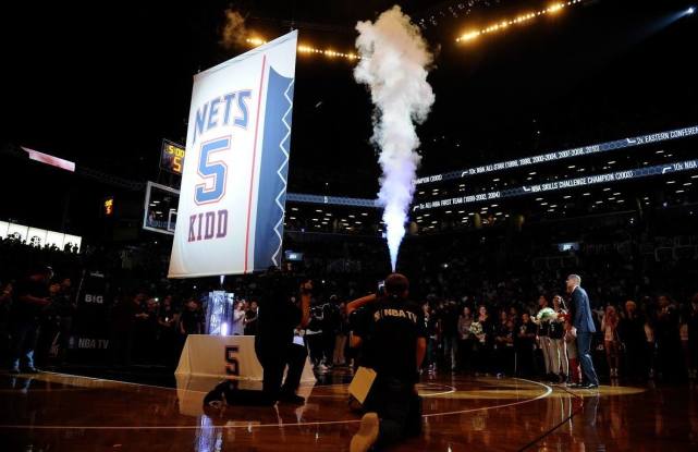 nba退役了为什么不能穿球衣(NBA传奇球衣号码退役后，后面的年轻球员是否就不能再穿了？能)