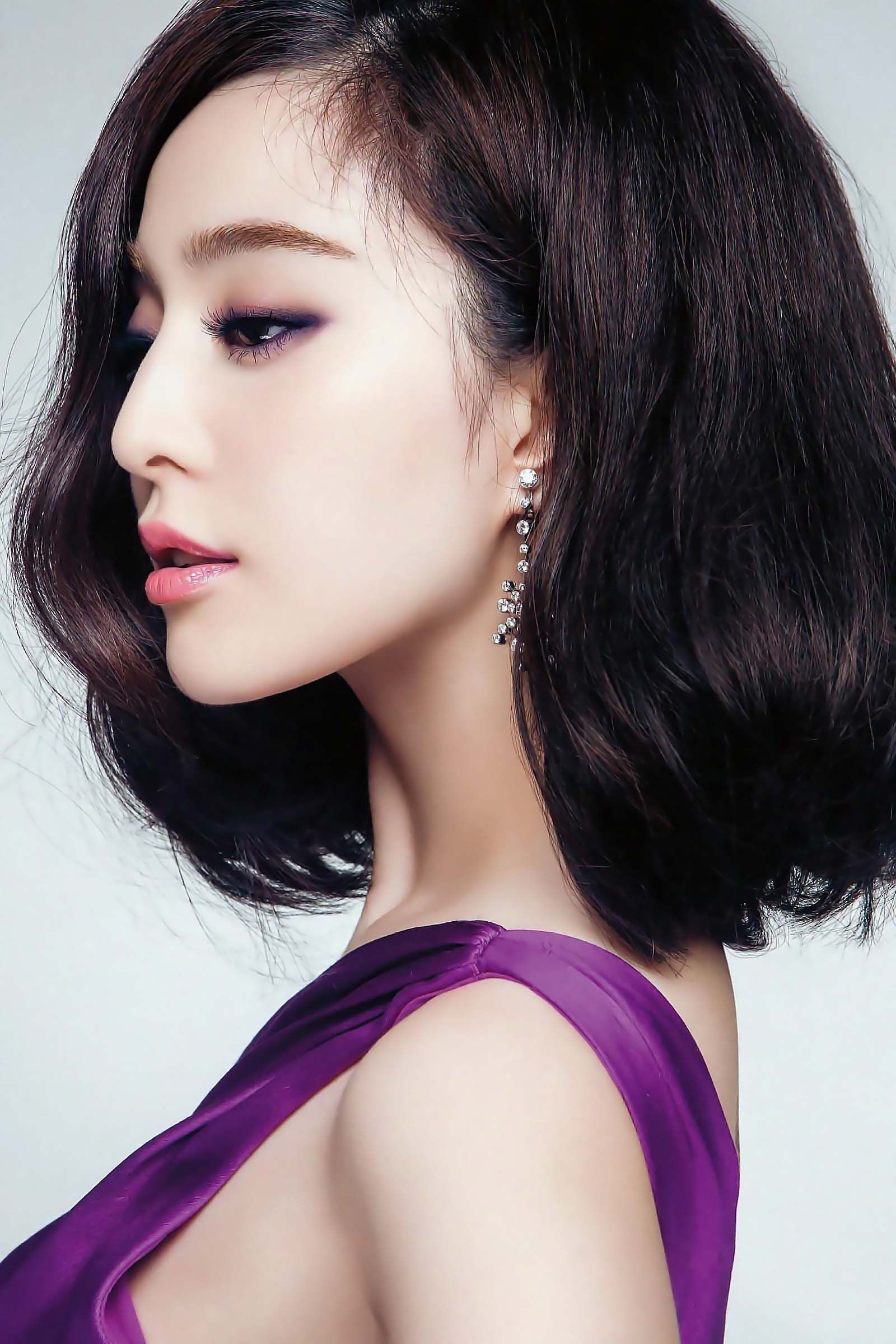 娱乐圈中侧颜最美的女明星,没人逃得过刘亦菲董洁的侧颜