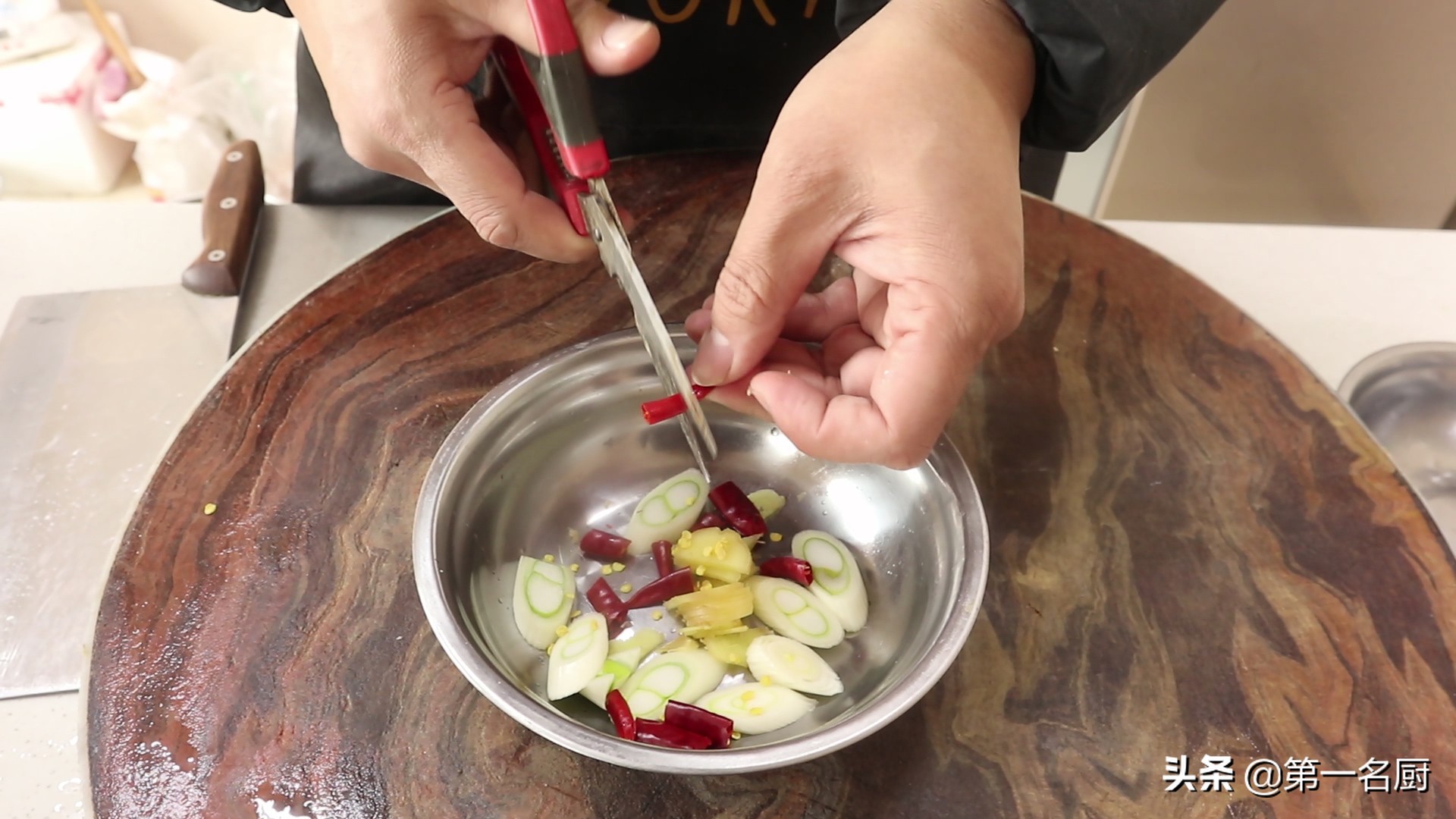 黃豆芽炒粉條,黃豆芽炒粉條的家常做法