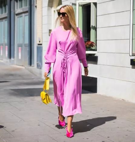 脚上魔术｜瘦脚又显高，奶奶鞋只穿V口的就好