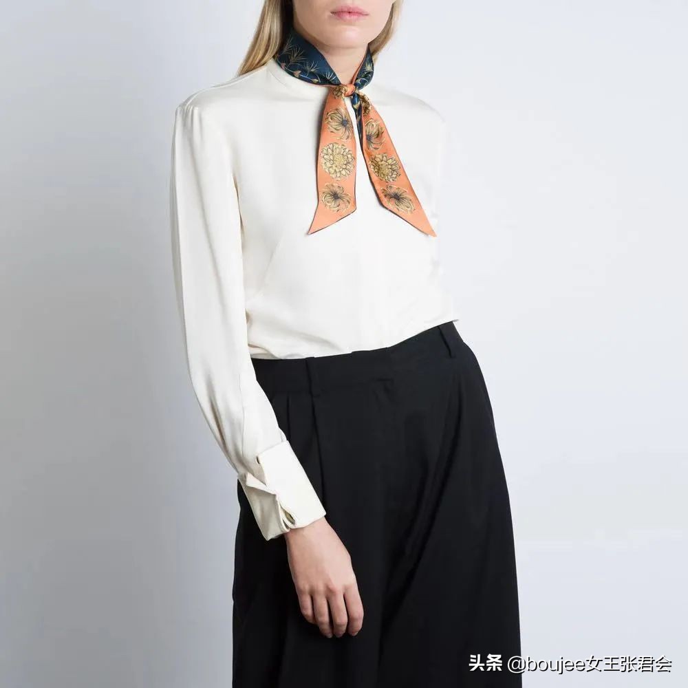 大寒时节的颈间风度——从纳芙蒂蒂王后开启的围巾简史