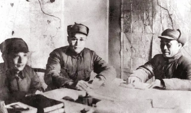 元帅办军校，门岗规矩：乌纱帽留在门外，骑马的下马，坐车的下车