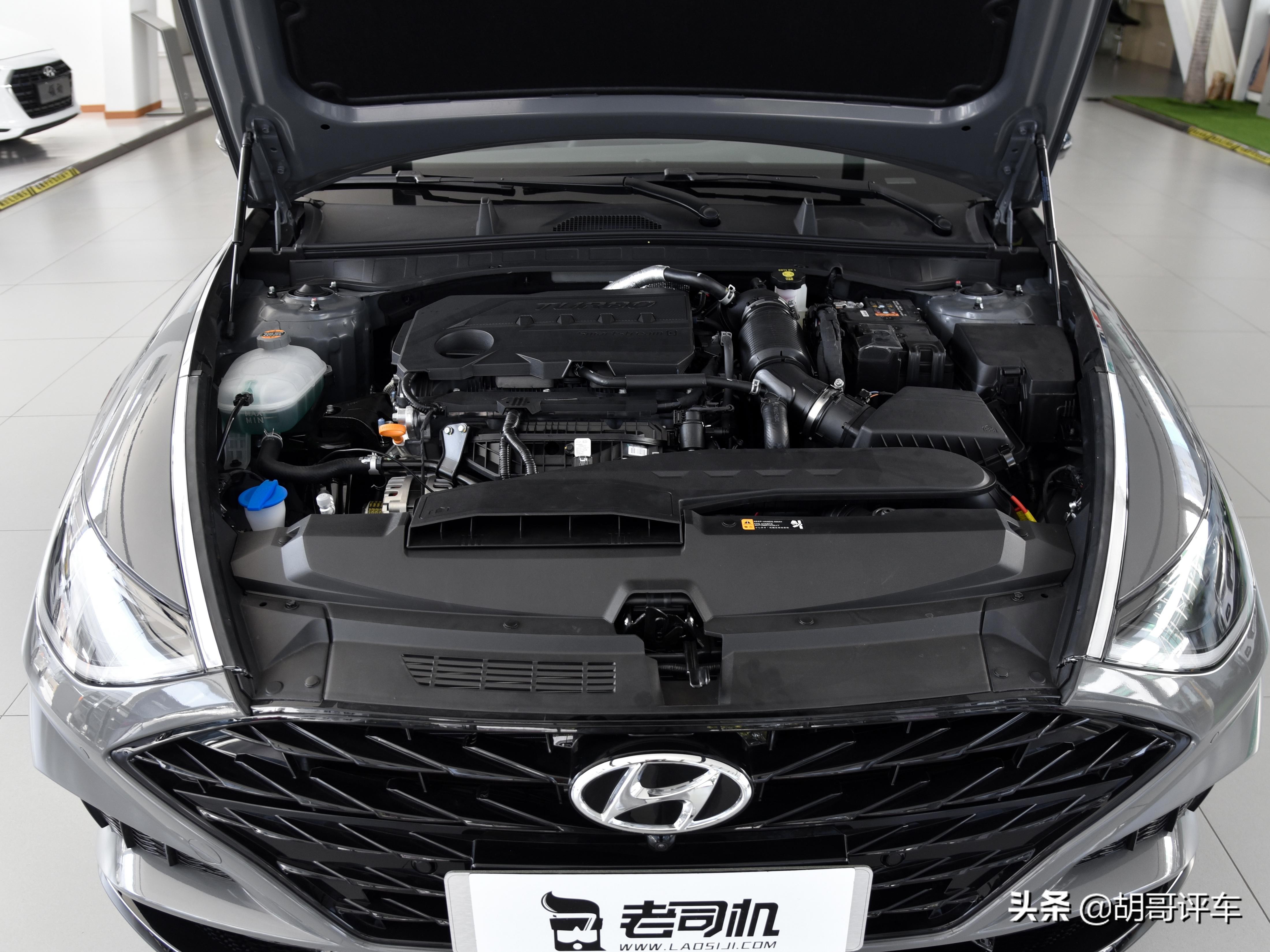 2.0T+8AT，外观怪异的合资中型车，带你看现代索纳塔