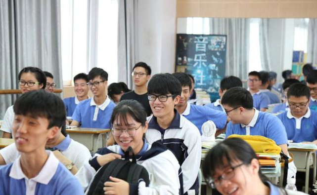 初中生喜迎中考“新政策”，预计2023年全面落实，家长直呼等到了