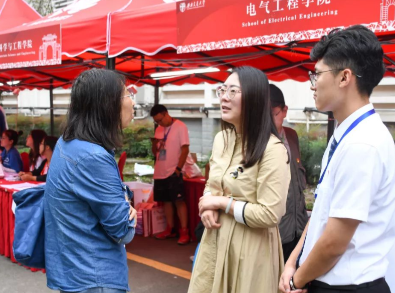 研究生昂贵学费单走红，没“矿”的学子默默走远，这是智商税吗？