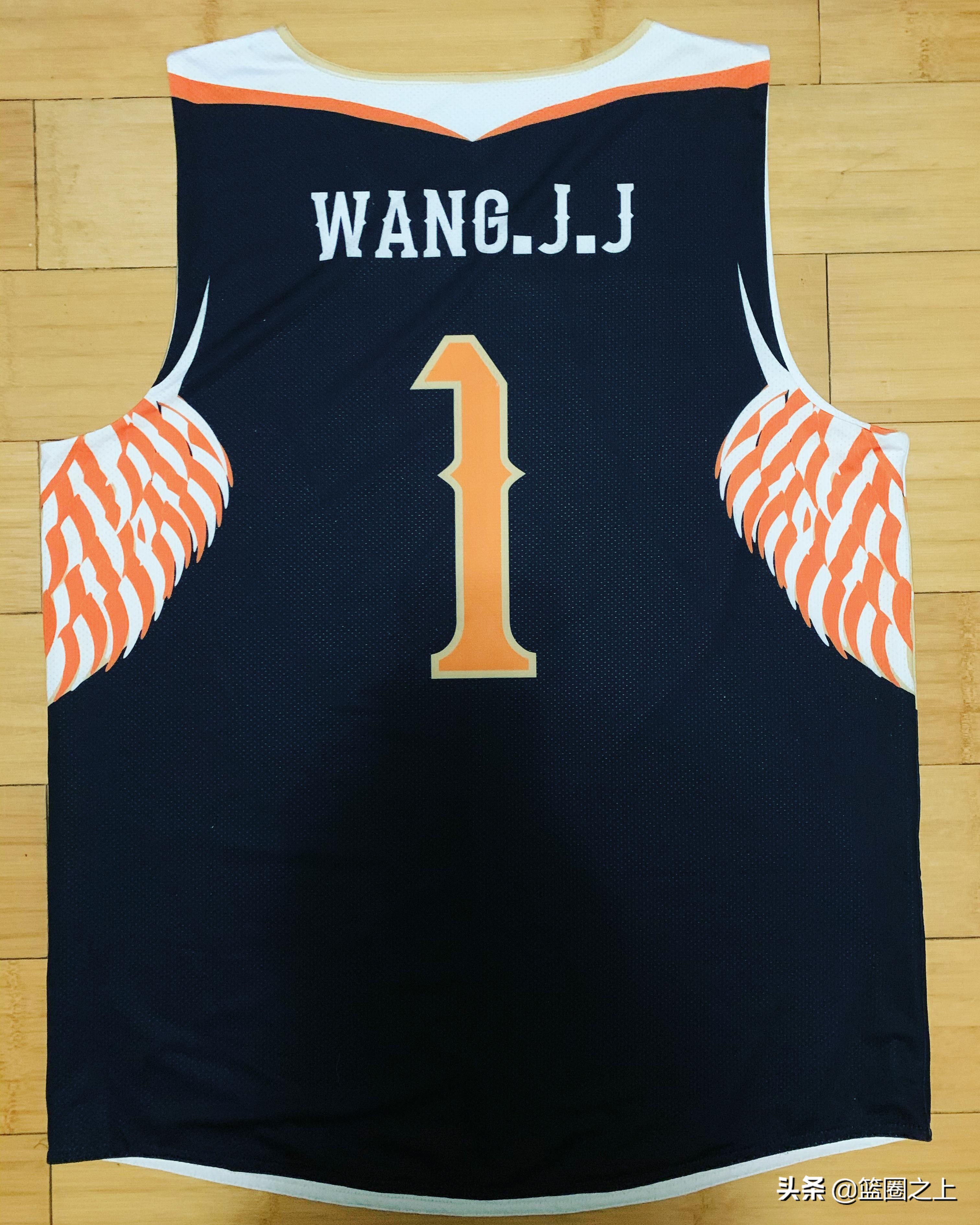 为什么nba球衣没有对徽(不输NBA的设计！这套球衣这么美，却从未登上WCBA舞台)