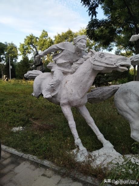校园雕塑，当代大学生的快乐源泉！