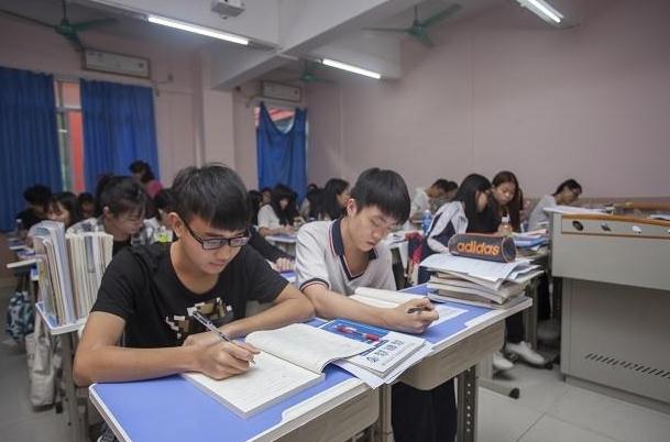 衡水中学落户深圳，学费一年12万，当地家长嘴上反对脚上却同意