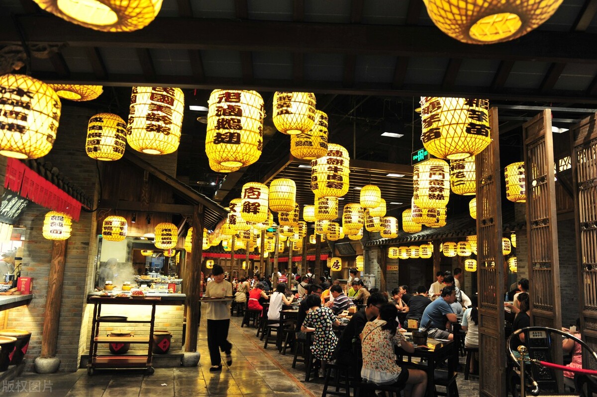 东北男人开烧烤店，推出“借力打力”模式，年赚200万，值得借鉴