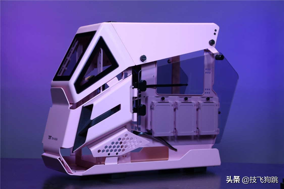 这主机粉粉嫩嫩多可爱，说丑的都是直男吧，TT新品机箱装机体验