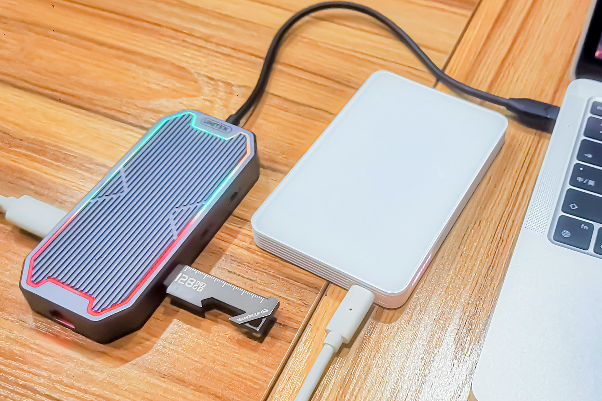 7合1接口+RGB灯效，优越者D029A扩展坞超好玩