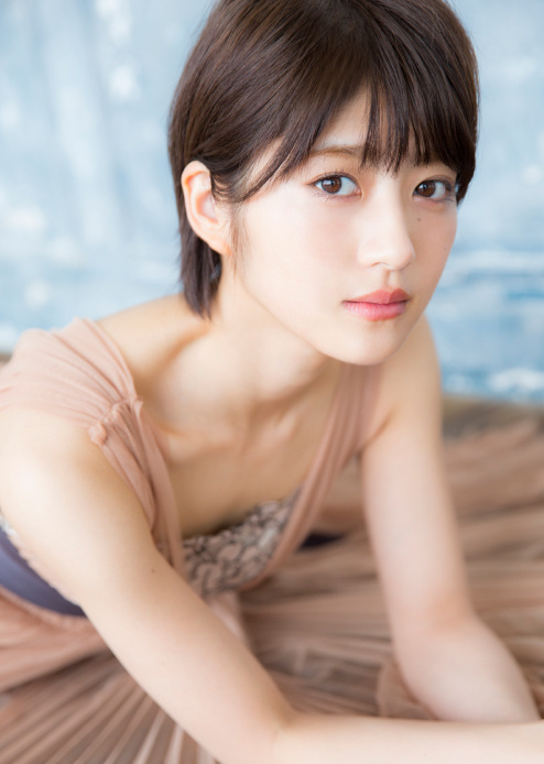 若月佑美(若月佑美，乃木坂46淡如水的美女，一举公开3种写真)