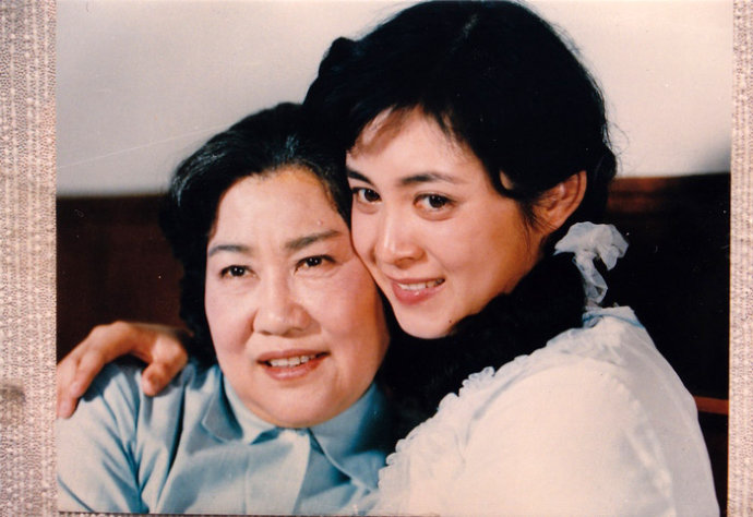 旧影:1982年影片《泉水叮咚》张瑞芳主演