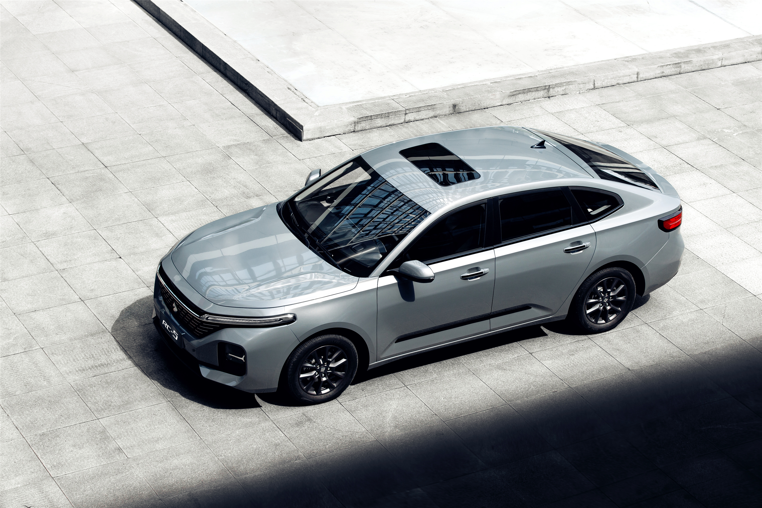 第二款车:新宝骏rc-5