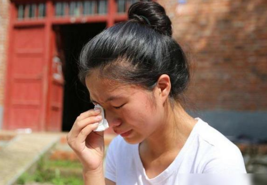 考生拍高考题上传被确认作弊，各科成绩全清0，十年寒窗一败涂地