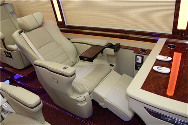 豪华不输飞机头等舱 丰田柯斯达4.0航空自动门“最牛”商务首选