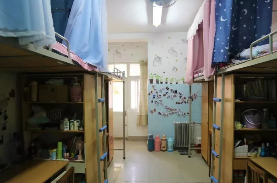 河南这所大学吃住条件超好！有3大校区，10余个食堂，还早早供暖
