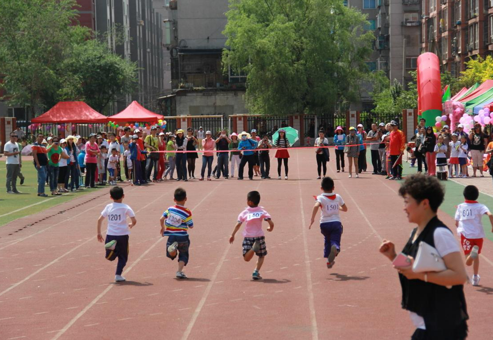 公立学校和私立学校的差距在哪？学生将来差距大，家长别选错