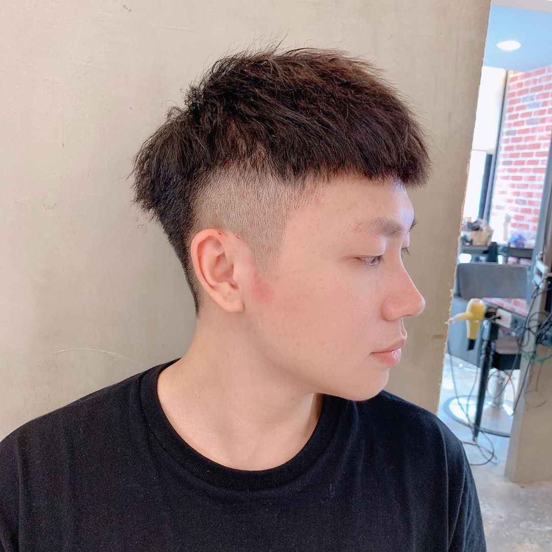 侧背头发型图片男(男生) 