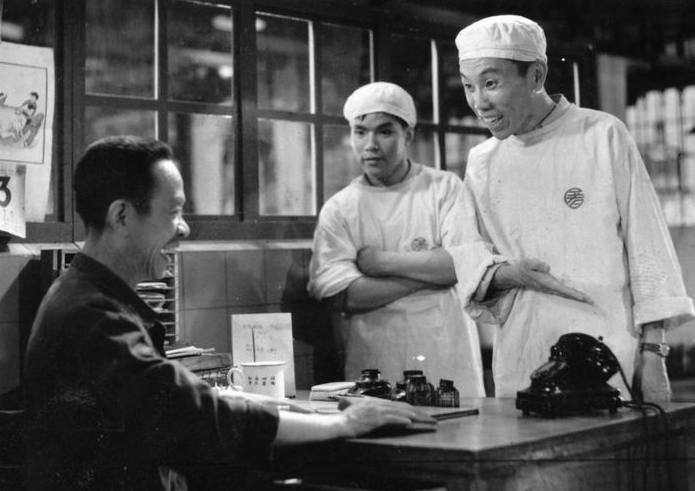 名导谢晋：双亲自尽，4个孩子3个智力低下，将一生奉献给电影