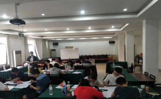 公务员出现“新变化”，工资将“大幅”提升，年薪有望突破30万