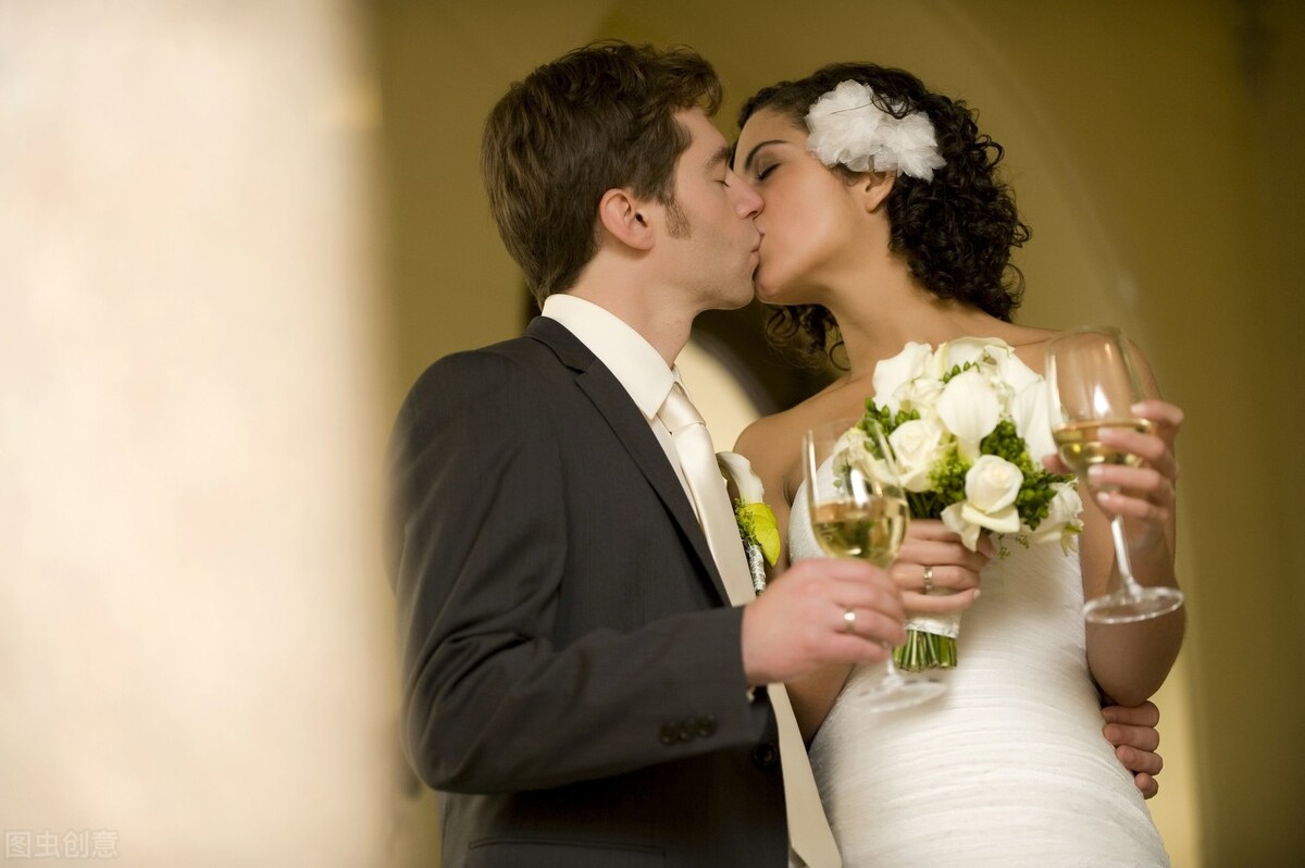 最理想状态的夫妻关系是怎样的？婚姻律师总结了2点，一睹为快