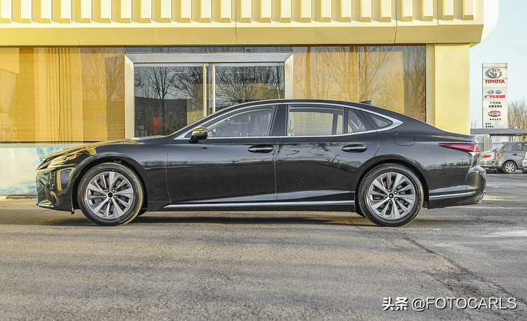 雷克萨斯LS350入门版实拍，售价80.8万起，卖的就是颜值和品质？