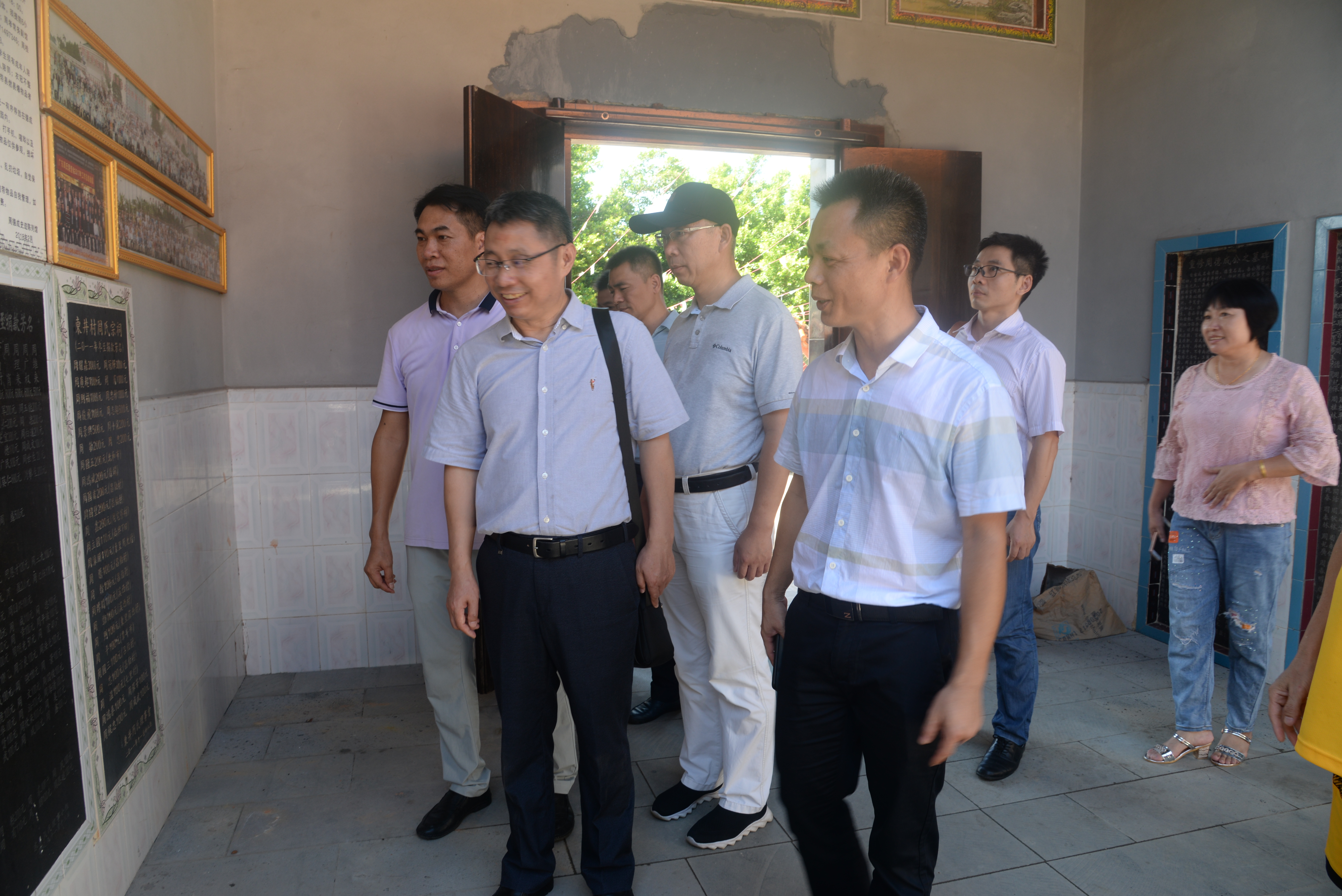 广州城市职业学院“爱心牵手”雷州乡村教育