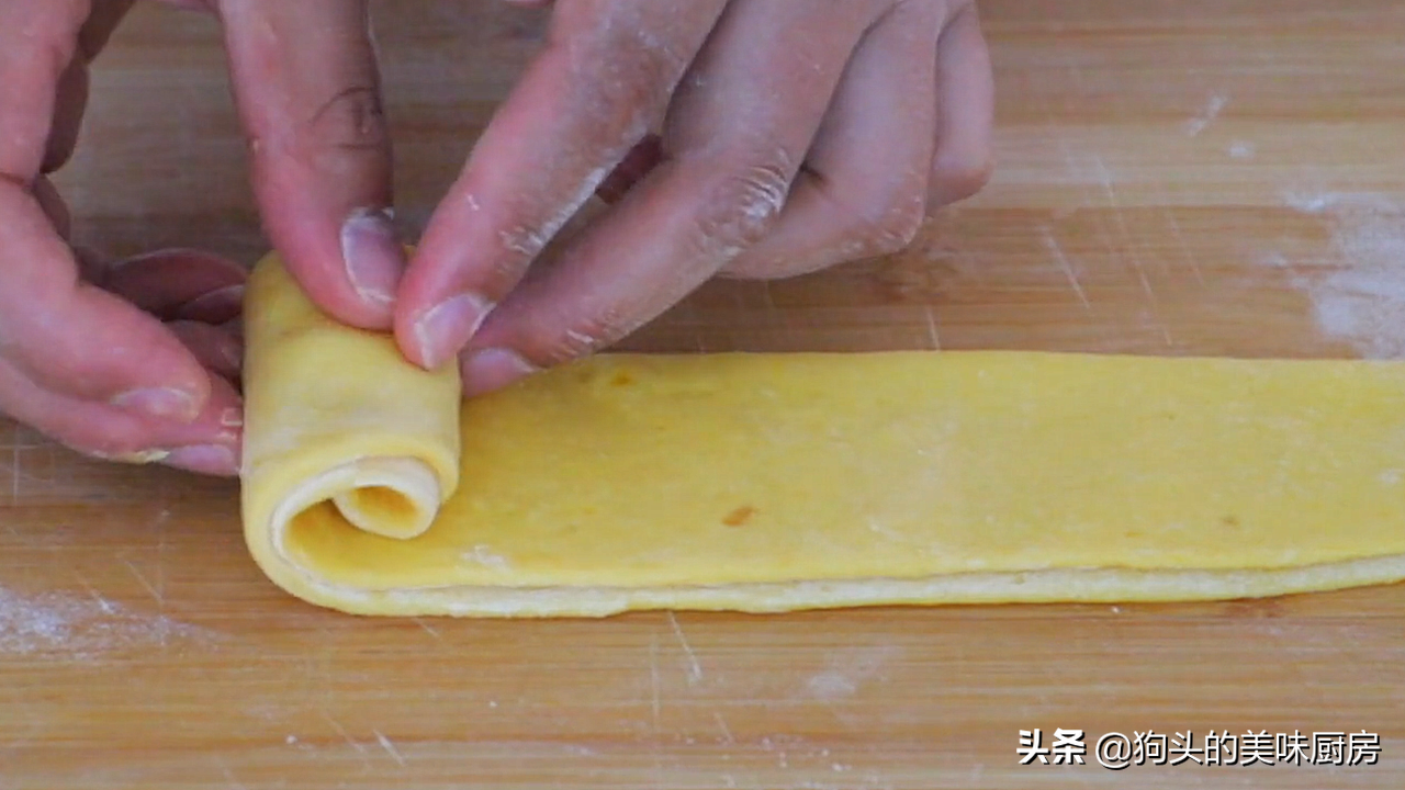 一块南瓜2个鸡蛋，不同烤箱不用蒸，教你做出金黄又蓬松的面包