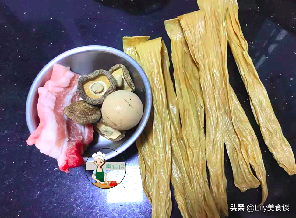 冬天，五花肉和它是绝配，泡软一煎一焖，简单又营养，多给孩子吃