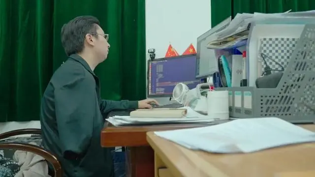 青年榜样！26岁武汉独臂博士敲代码获奖30多项了不起