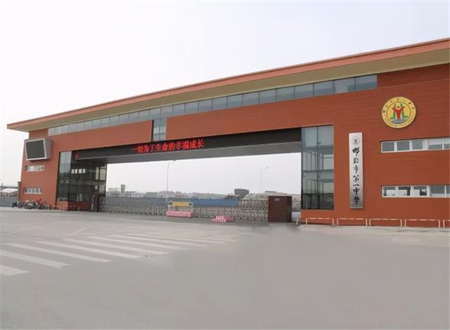 河北省高中最新排名已出，部分学校能收复读生，年年走出清北苗子