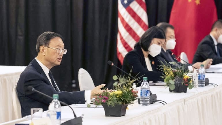 中国女翻译官燃爆了！中美交锋20分钟临场脱稿交传，太帅太牛