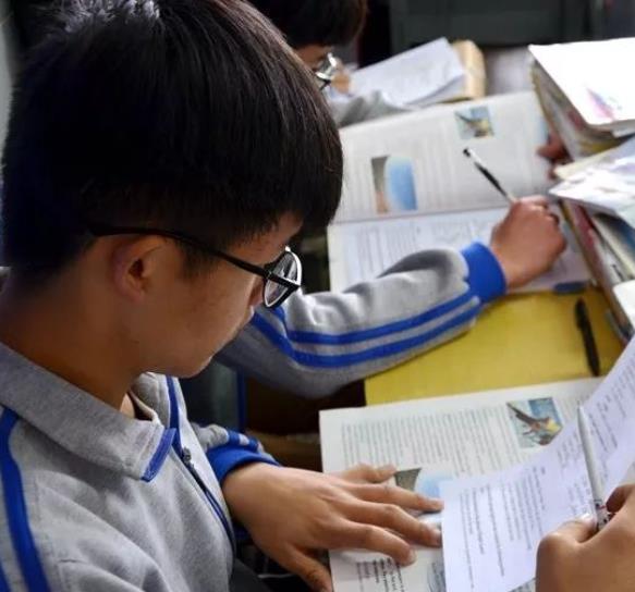 高考状元作文斩获满分，看了她平时练字的书法，才明白高分秘诀