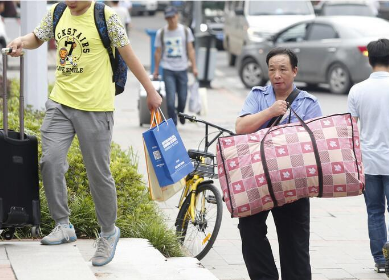 大学生间的“私下交易”，看似方便了自己，但“后续危害”可不小