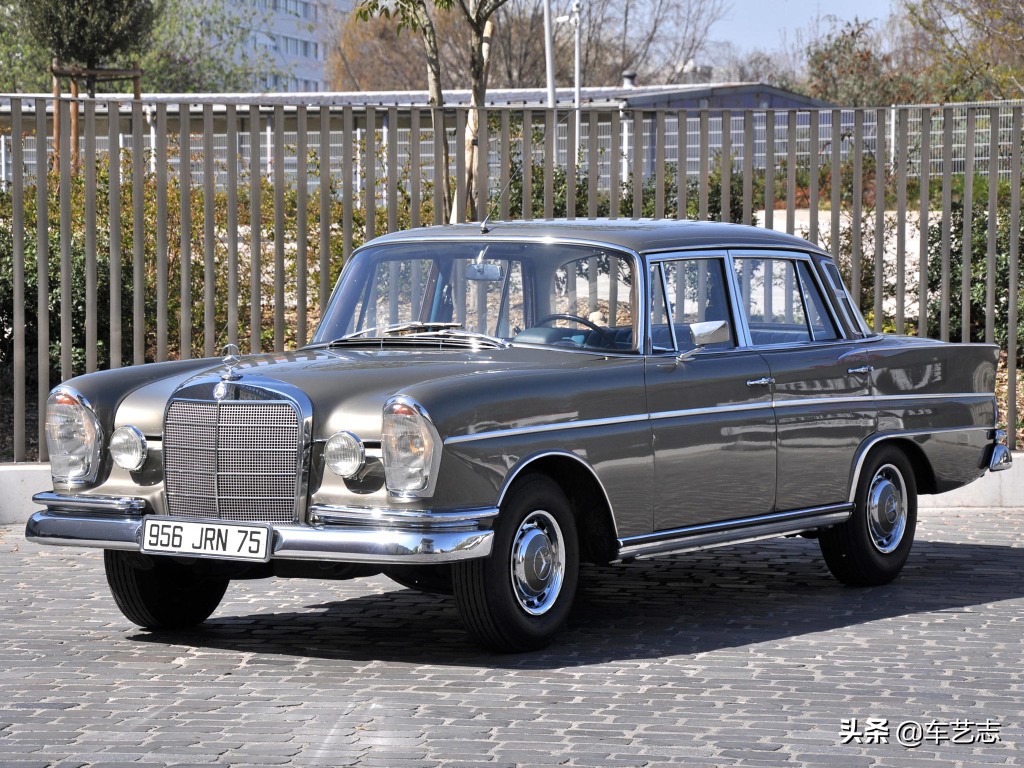 w112 ( 1959-1968 )時間進入到1959年末,吃透了戰前車型紅利的奔馳