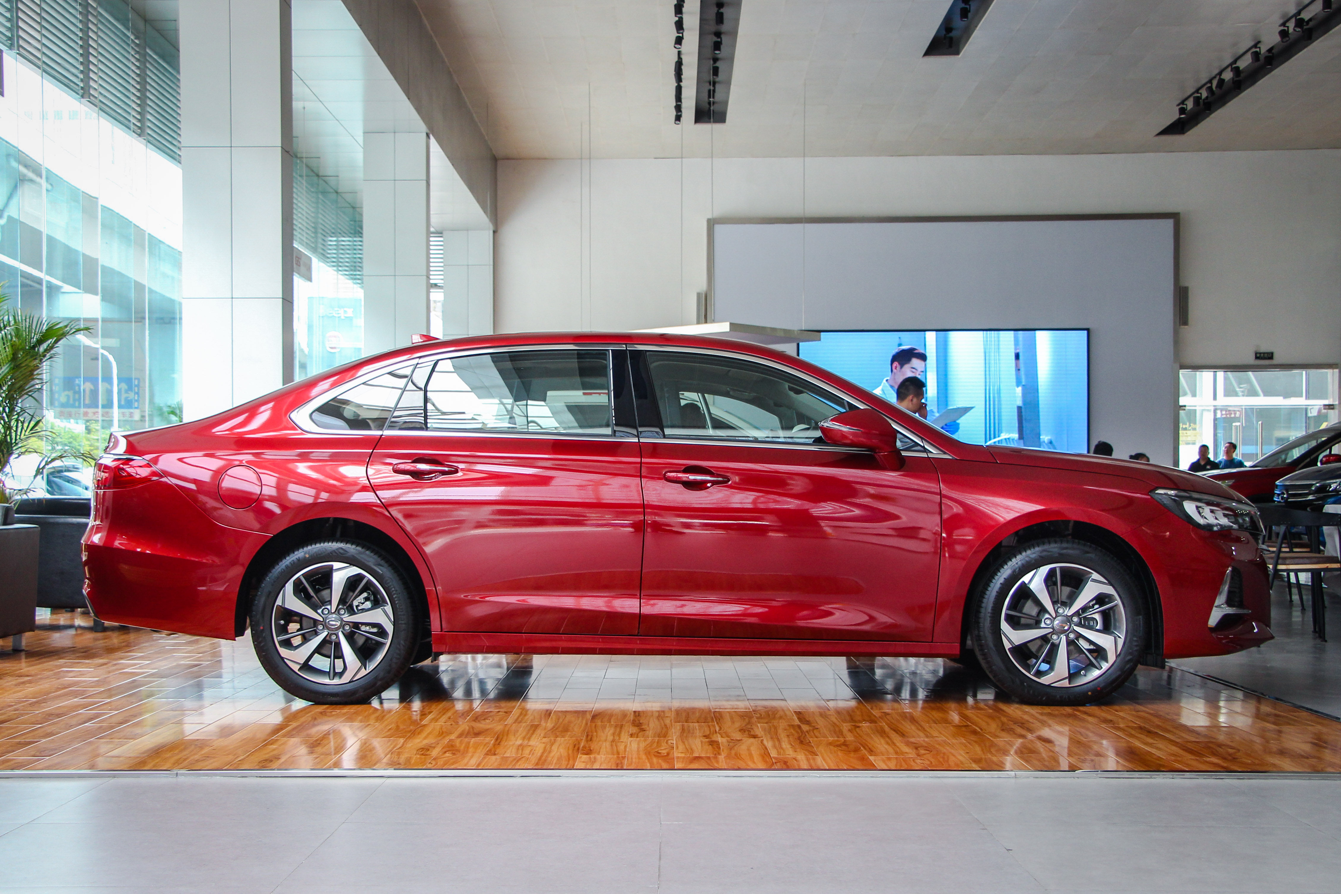 b级车的空间却只卖a级车的价格 实拍广汽传祺全新ga6