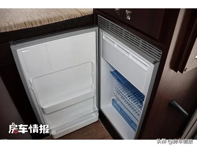 丰田中巴房车，4.0L柴油动力足，大空间像家一样三代同堂也住得下