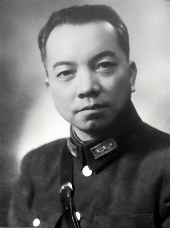 1949年，军阀李济深当选副主席，众人不满，周恩来力排众议，为何