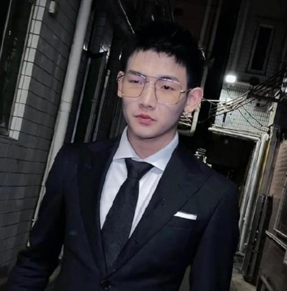 梅尼耶是哪家公司艺人