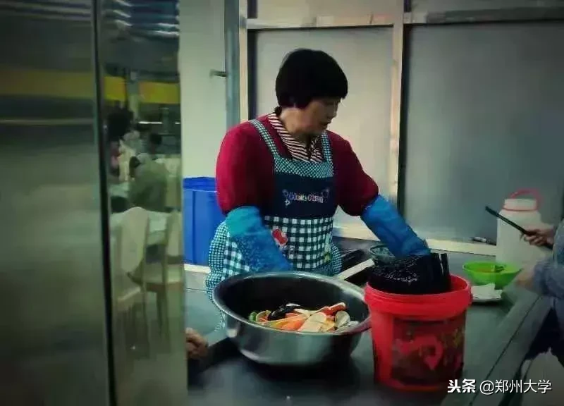 是谁给了郑大人过冬的温暖？