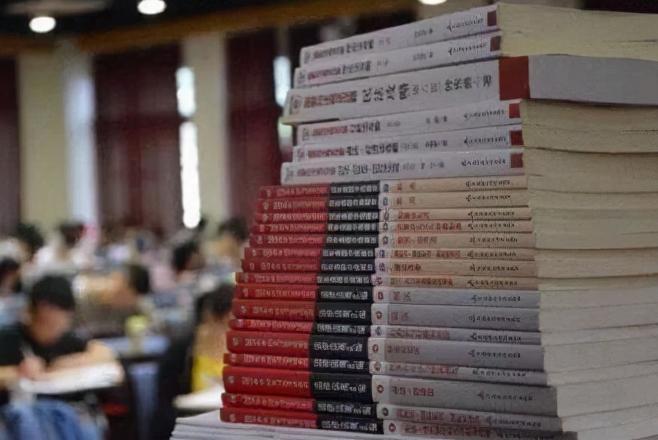 国内考试难度排行榜出炉，高考仅排第三位，榜首“当之无愧”