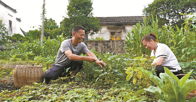 “兵王”王忠心：妻子“笑话”只长胡子不长职位，退役后过得如何