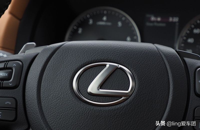 2021年雷克萨斯IS 300 AWD：运动型三厢车