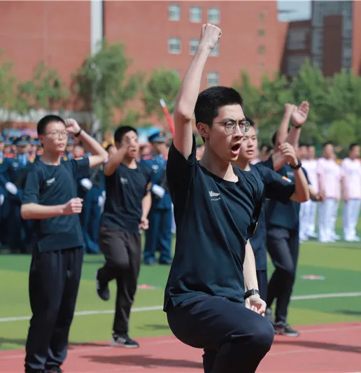 超燃运动盛会·震撼灞柳河畔！西安铁一中滨河第八届体育节暨田径运动会火热进行中……